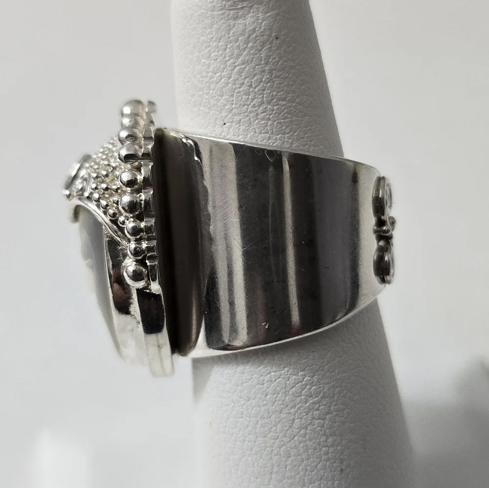 Sajen Sterling Silver 925 MOP Moon Face Ring